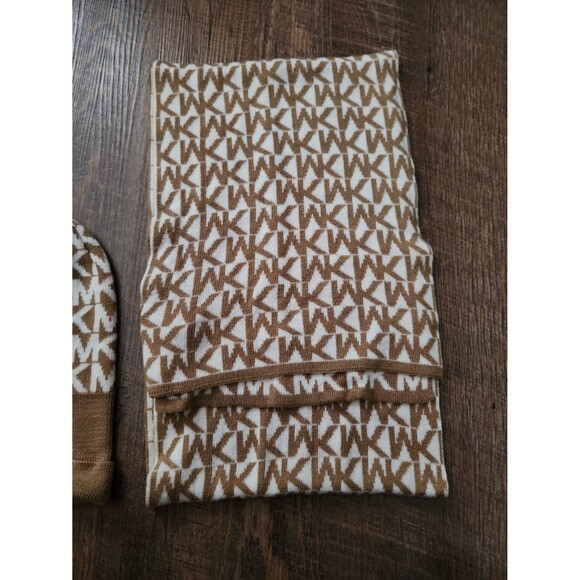 Womens Michael Kors hat & scarf set - Picture 2 of 4
